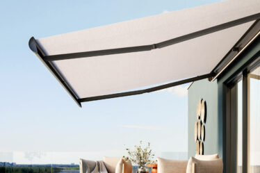 tenda-da-sole-a-bracci-estensibili-con-cassonetto